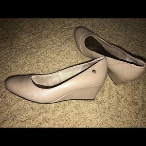 Life Stride nude shoes